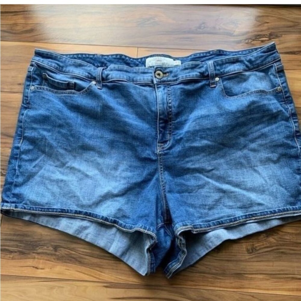 Torrid Denim Blue Jean Shorts plus size 28